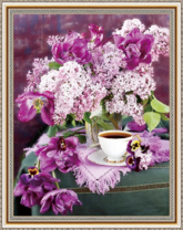 Сирень, тюльпаны и чашка чая