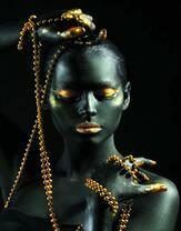 Без бренда «Девушка в черно-золотом макияже» в Нижневартовске