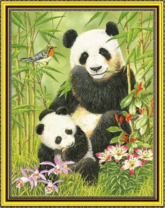 Малыш панда с мамой кушают в бамбуковой роще